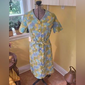 Vintage 1950s Kay Whitney, Tea Dress. Floral Cotton Button up/ belt. US12